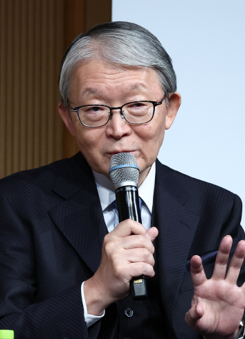 山口 寿一 氏